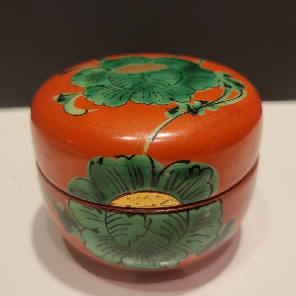 Vtg Takahashi Vermillion & Green Round Porcelain Trinket Box Handpainted